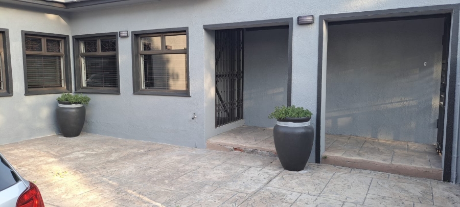 5 Bedroom Property for Sale in Lansdowne Western Cape